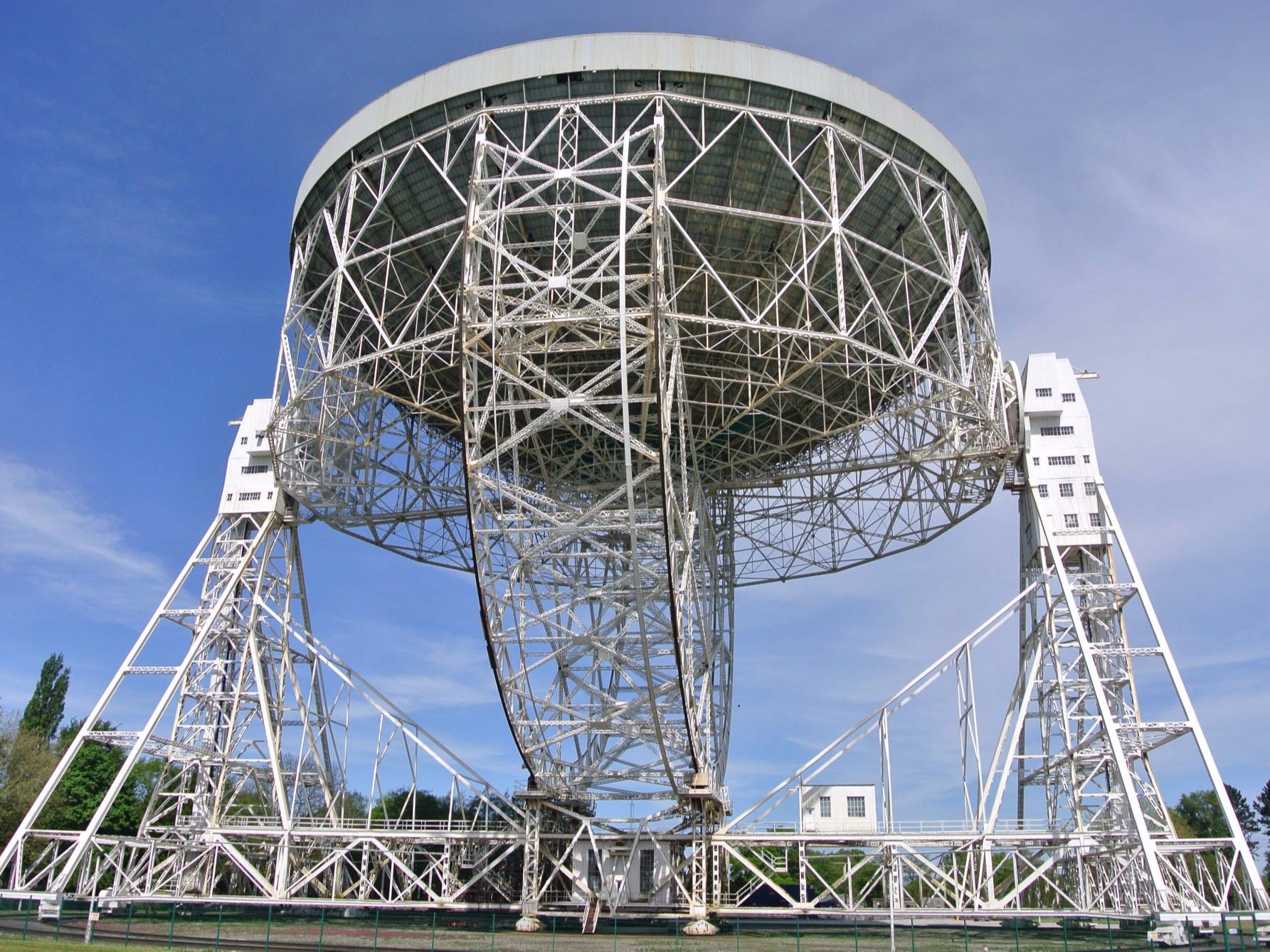 Jodrell Bank Observatory - photo by Ian Thirkettle